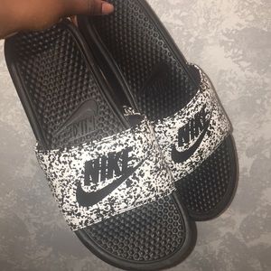 MEN’S PRINT NIKE SLIDES (Size 11)